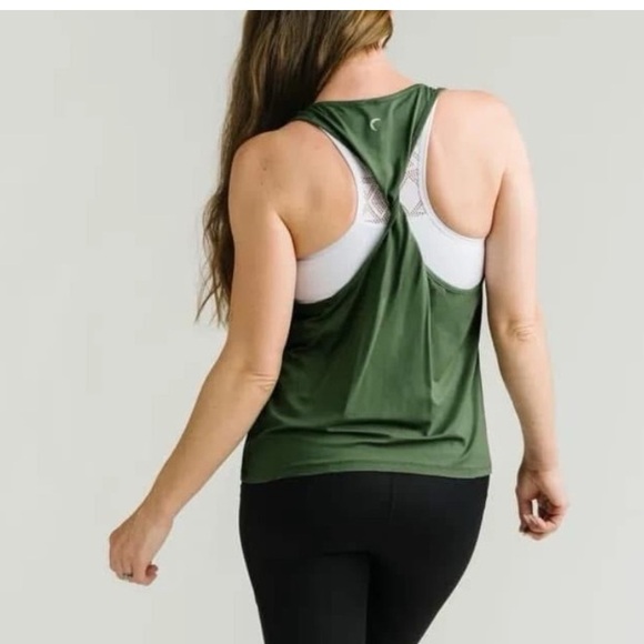 NWT Zyia Fir Green Tordue Flow Tank Sz M - Picture 6 of 6